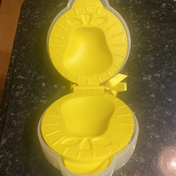 NWT Tovolo Yellow Petite Pear Pie Mold - Picture 5 of 5